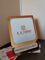 Визитки с золотым оформлением