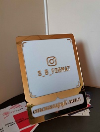 Визитки с золотым оформлением