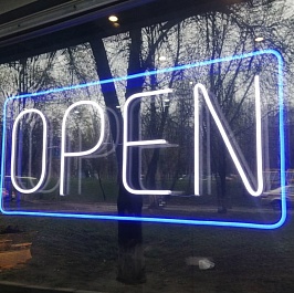 Неоновая вывеска на дверь «Open»